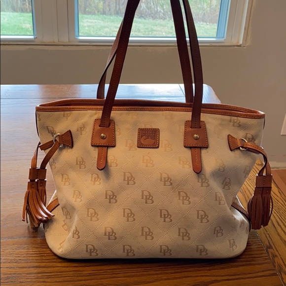 Dooney & Bourke Handbags - Dooney & Bourke canvas bag purse